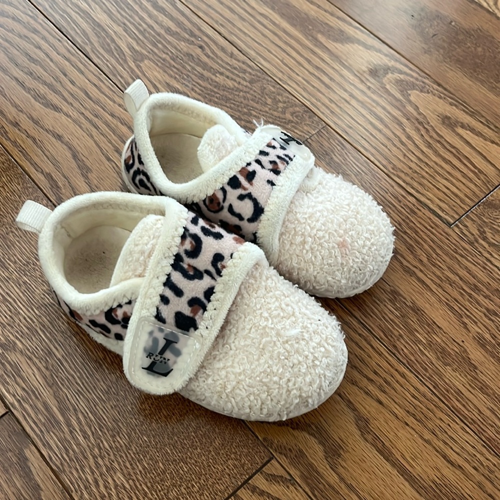 Toddler cream and leopard slippers with rubber bottom
 Size 7